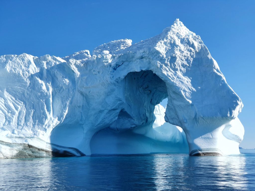 Un iceberg au Groenland. Photo de Jean-Pierre Cachard