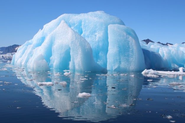 Un iceberg au Groenland. Photo de Jean-Pierre Cachard